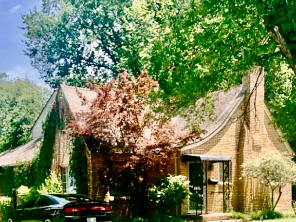 2nd image of 409 S Zurich Ave E