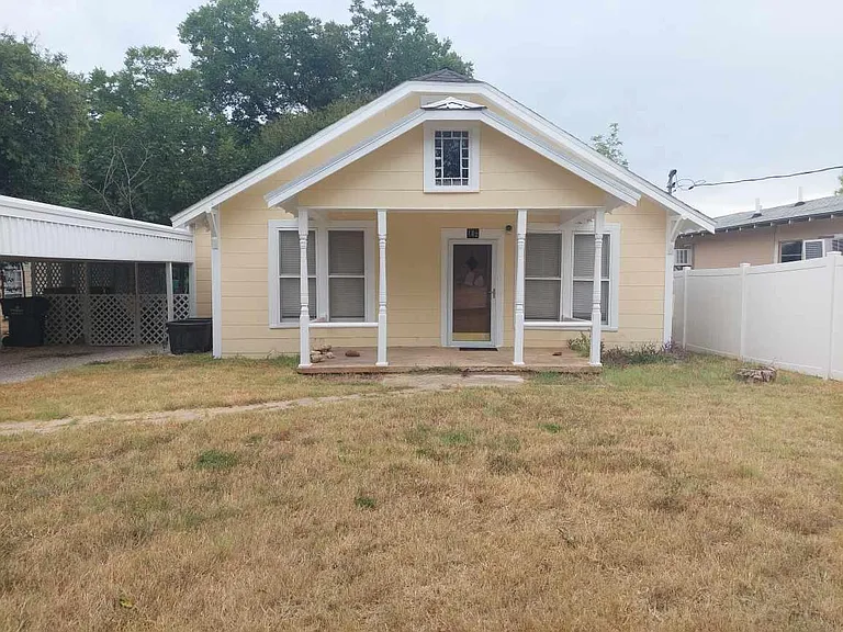 102 E Mayer St — Photo 3