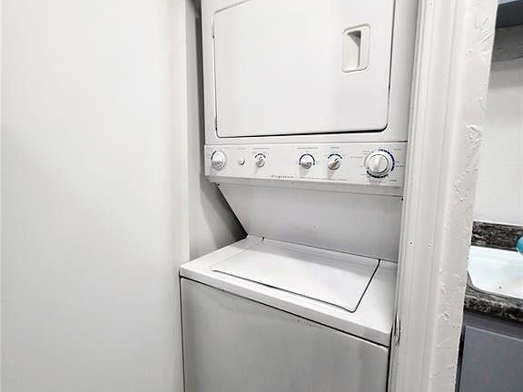 4th image of 401 12th Ave SE APT 244