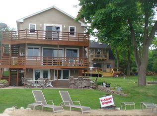 6752 Hatchery Rd, Waterford, MI 48327