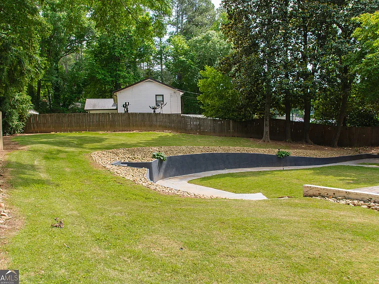 4090 Land O Lakes Dr NE — Photo 12