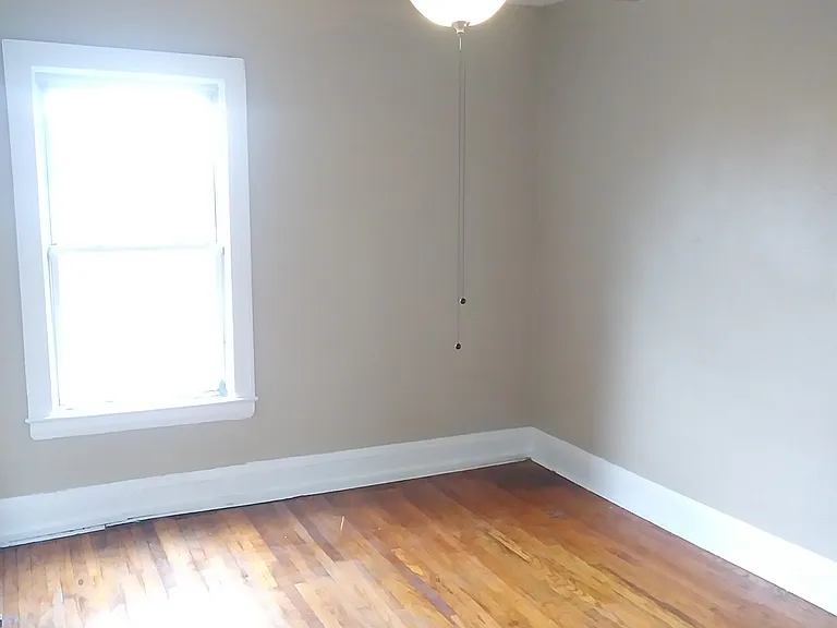 Hall Apartments — Photo 23