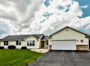 6161 Alamo Dr, Rockford, IL 61109