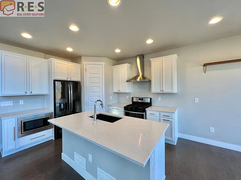 6833 Decatur St — Photo 2