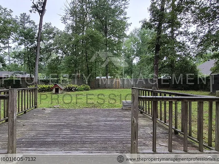 1102 Martin Dr — Photo 21