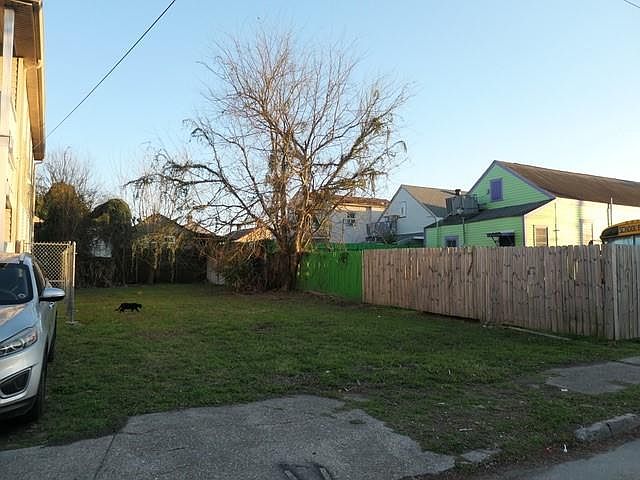 2nd image of 2218 Clara St