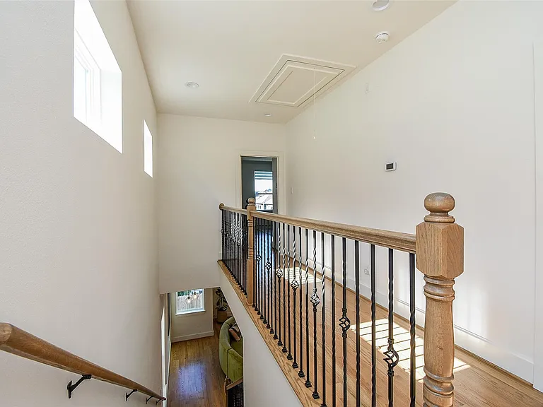 918 W 25th St #E — Photo 23