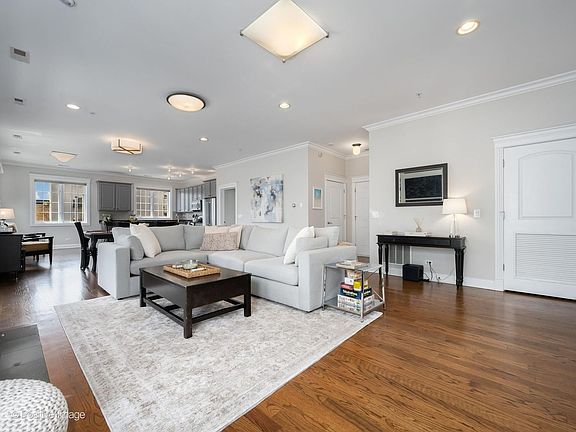 4th image of 1453 W Irving Park Rd APT 305