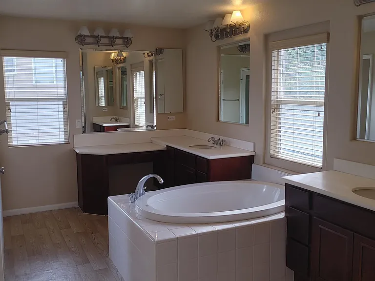 382 Edgewater Dr — Photo 21
