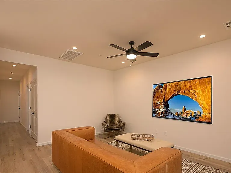629 Harbor Town Dr — Photo 8