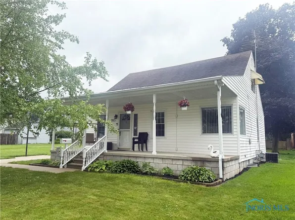703 College Ave, Fostoria, OH 44830