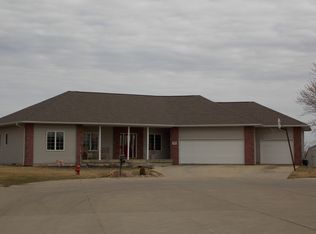 1102 Valley View Ct, Hinton, IA 51024
