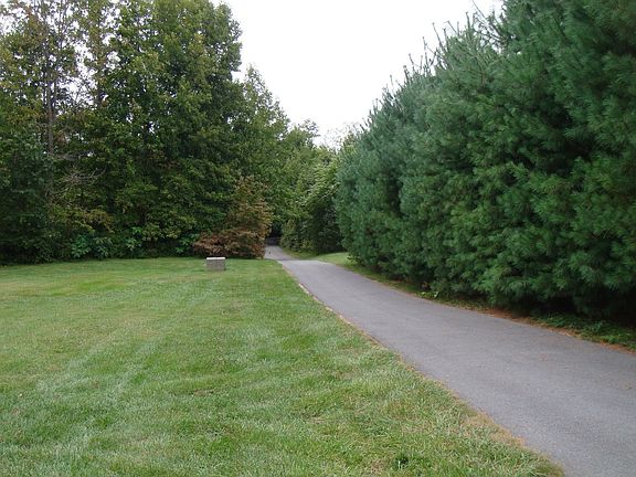 Huge, private front and back yards