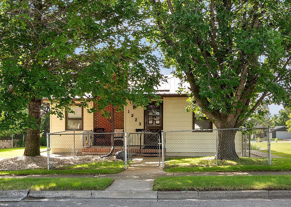 1st image of 1323 W Broadway St