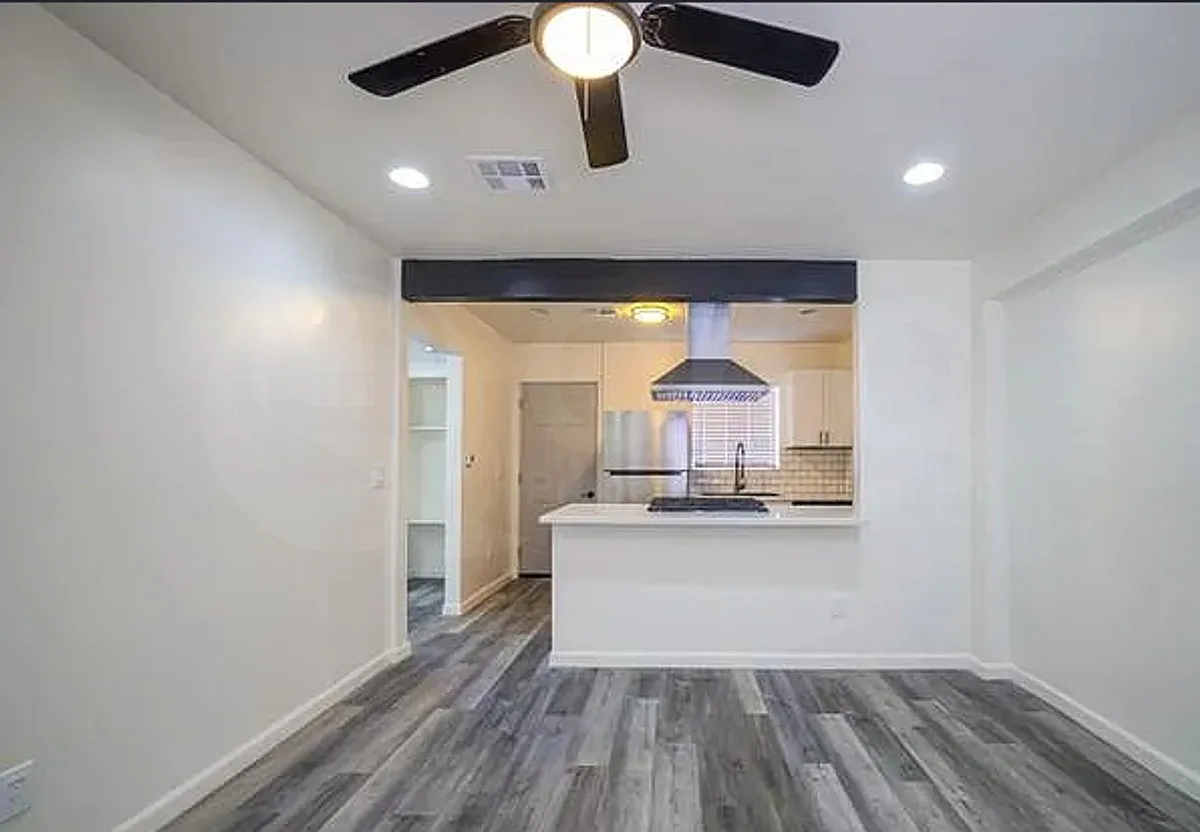 1 bed, 1.0 bath, 600 sqft, $1,249 — Photo 2