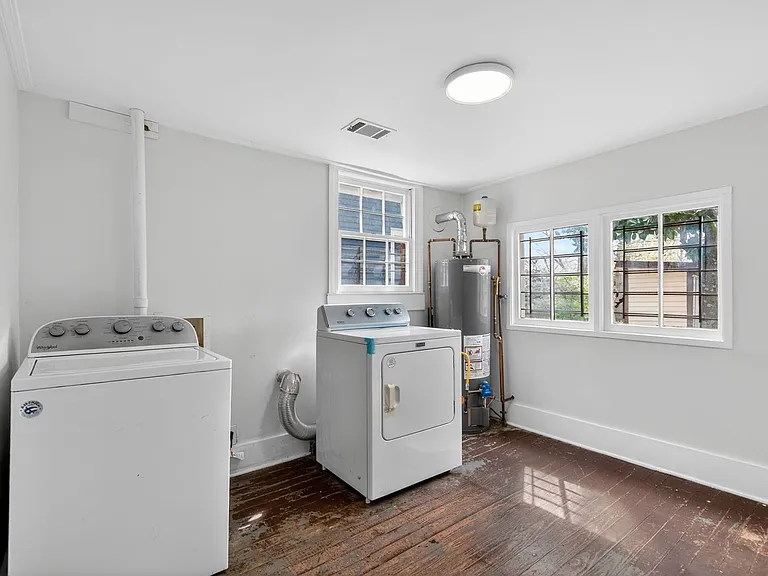 321 Orleans St SE — Photo 23