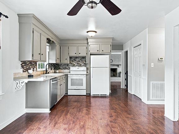 2nd image of 297 Tanglewood Dr