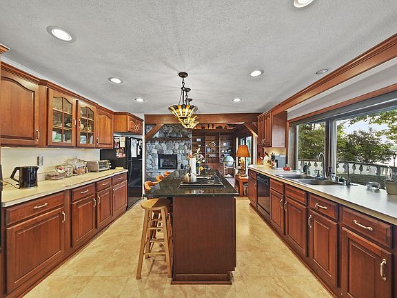 4th image of 200 Harris Dr