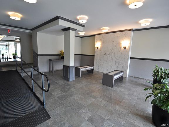 4th image of 240 Garth Road #6B2