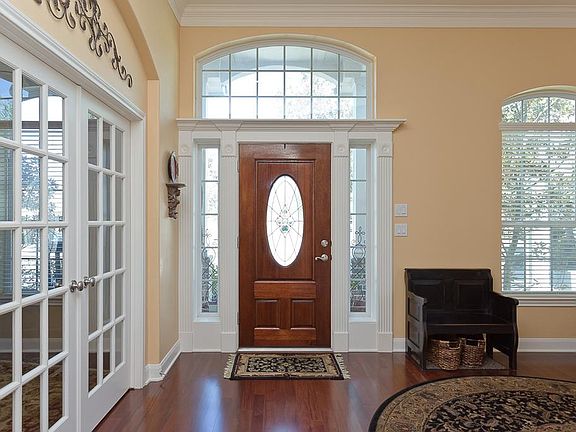 ENTRANCE WITH OFFICE & BOTH FORMALS