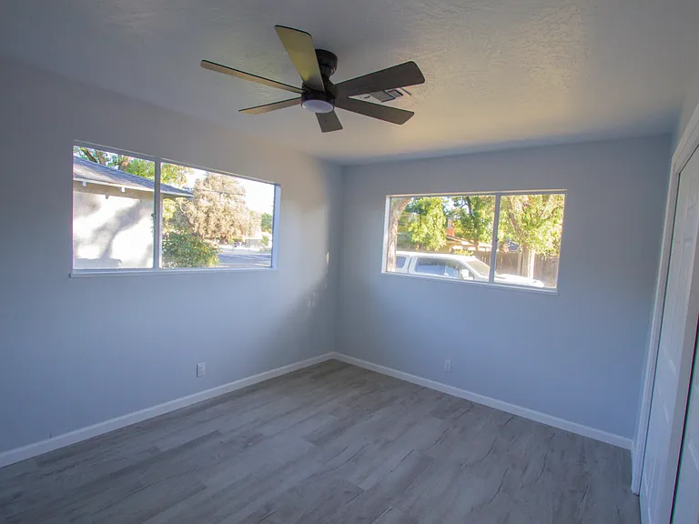 1434 Fordham Ave — Photo 10