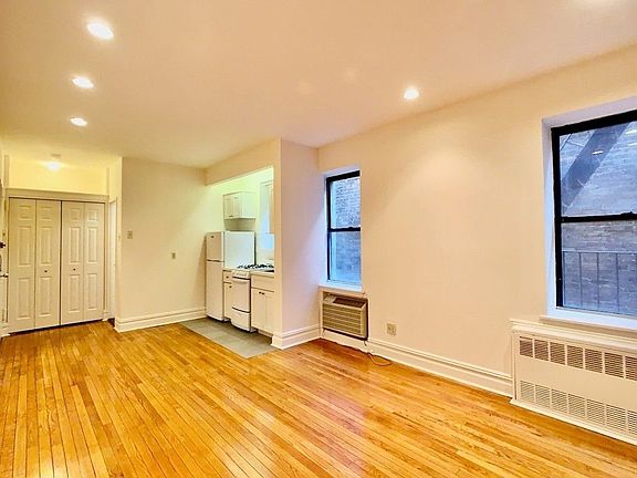 2nd image of 328 E 95th St APT 4