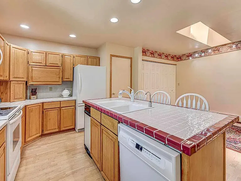 34 Cloverview Dr — Photo 7