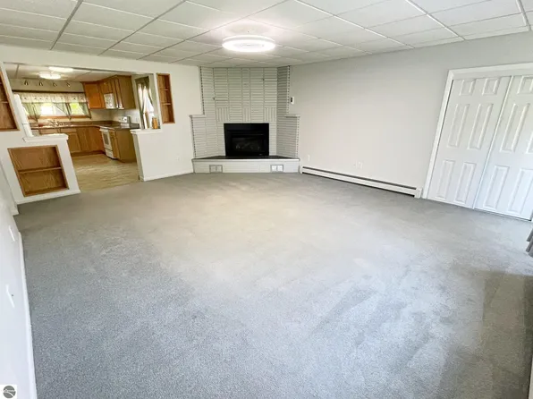 1230 Plainview Ave, Traverse City, MI 49686