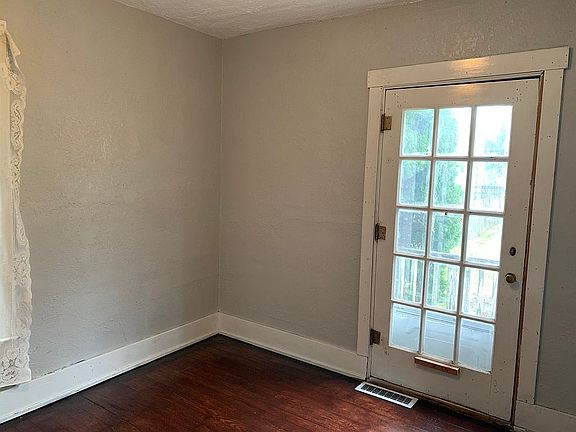 Downstairs bedroom w closet