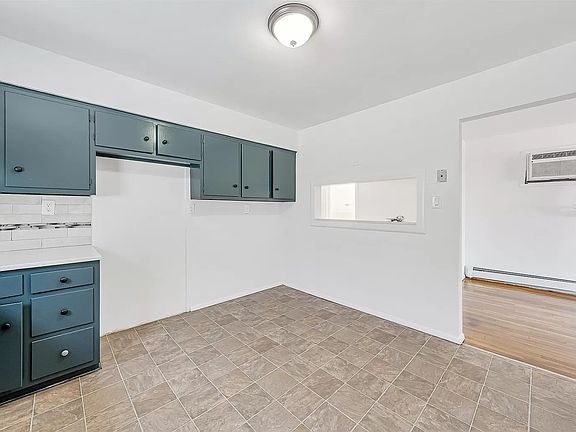 5th image of 270 Boyd Ave Floor 2