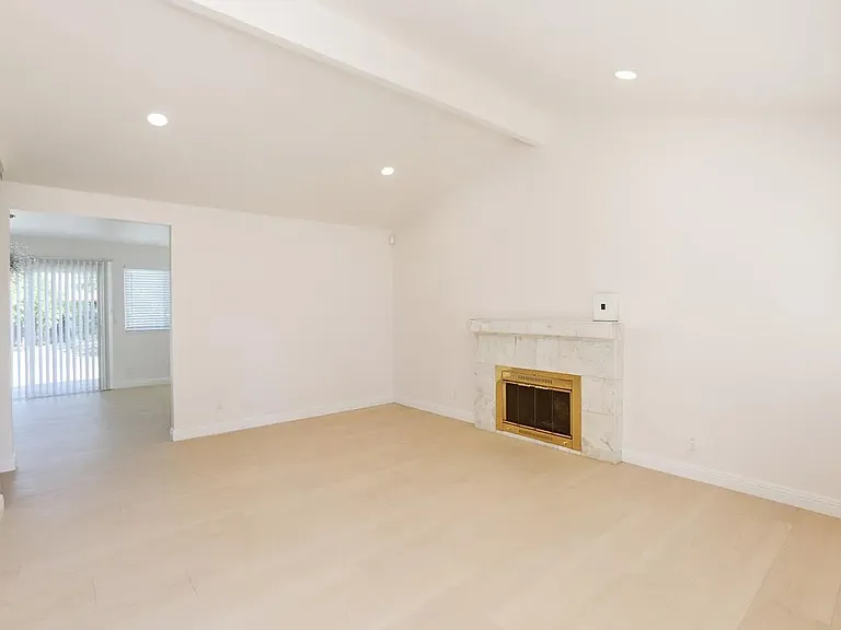 2015 Autumntree Ct — Photo 3