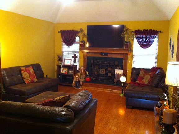 3rd image of 648 White Oak Dr
