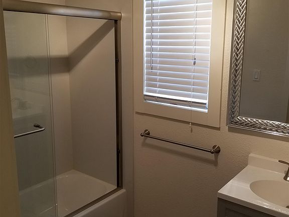 3rd image of 620 5th St APT 01
