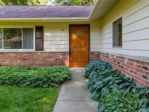 3rd image of 5141 Hampton Dr