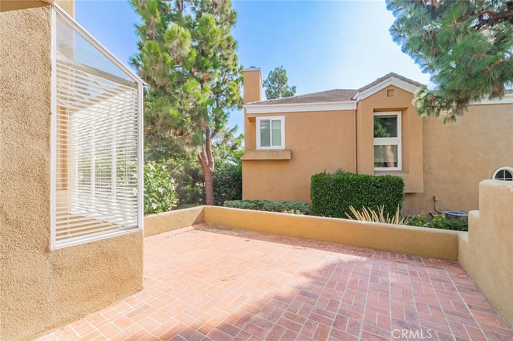 1 bed, 300 sqft, $1,490 — Photo 3