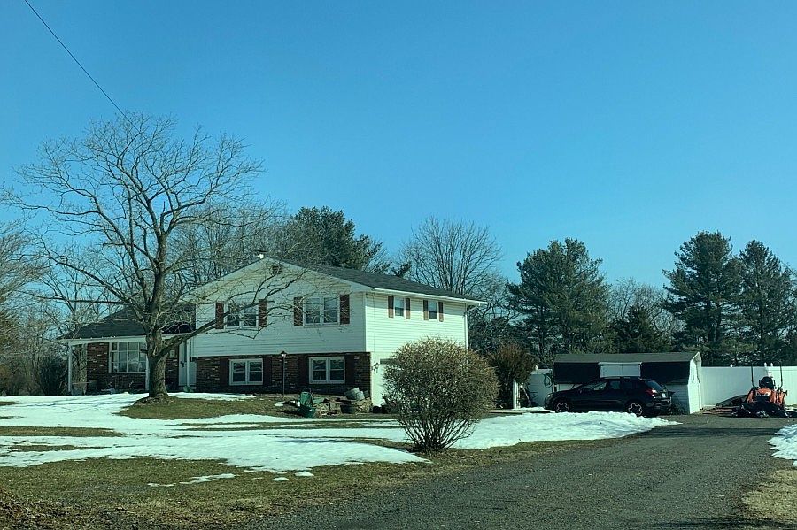 2nd image of 523 Upper Stump Rd