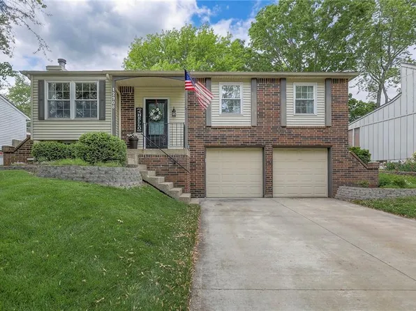 12908 S Raintree Dr, Olathe, KS 66062