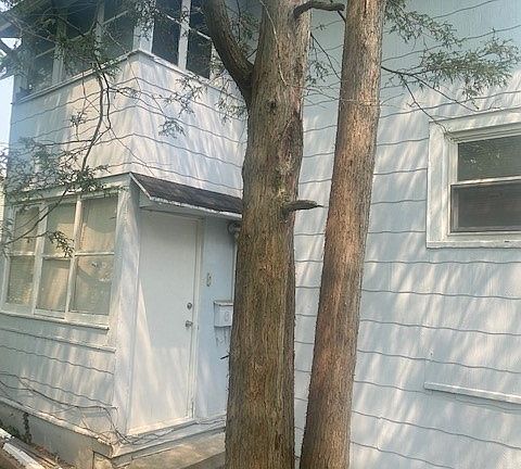 3rd image of 12914 Thornhurst Ave