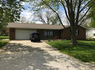 107 Boulder Dr, Gridley, IL 61744