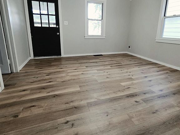 2nd image of 827 15th St