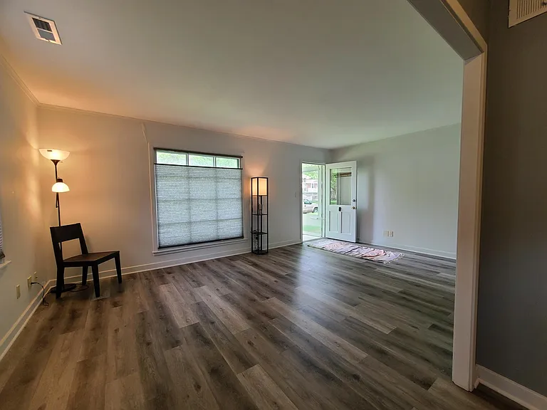 2905 S 44th St — Photo 5