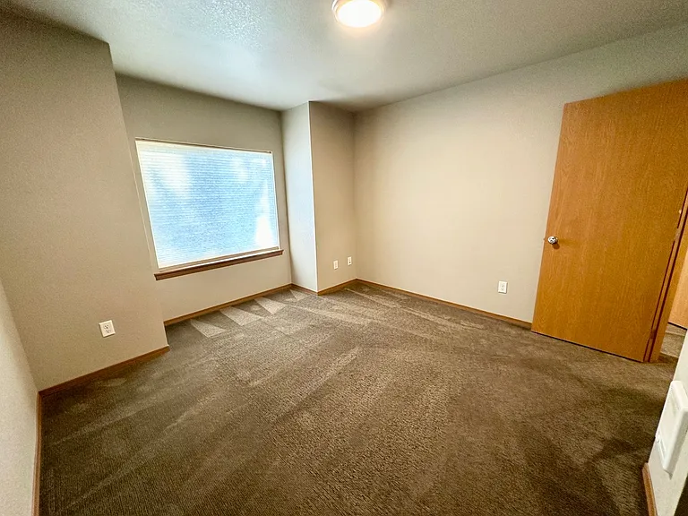 2102 N Yellowstone St — Photo 43