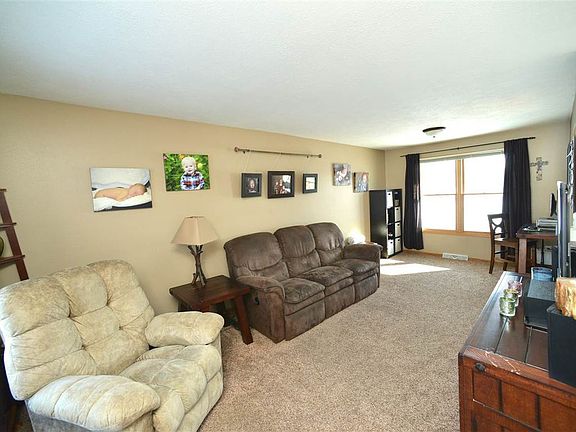 3rd image of 424 Bentwood Dr