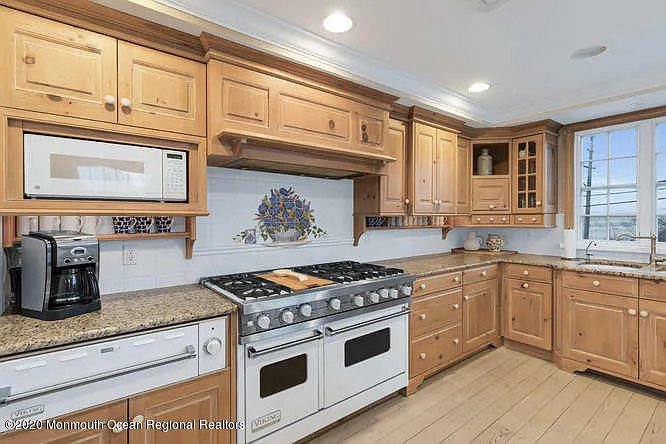 1081 Barnegat Ln — Photo 9