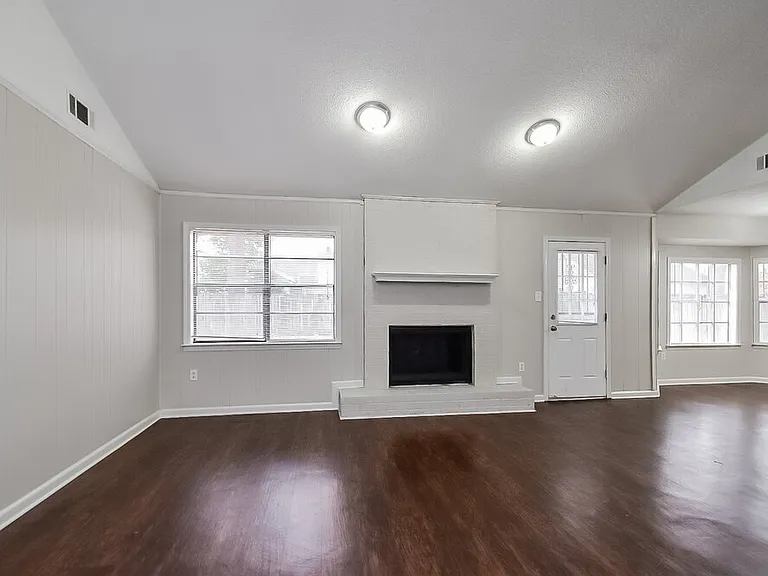 7371 Hollorn Ln — Photo 4