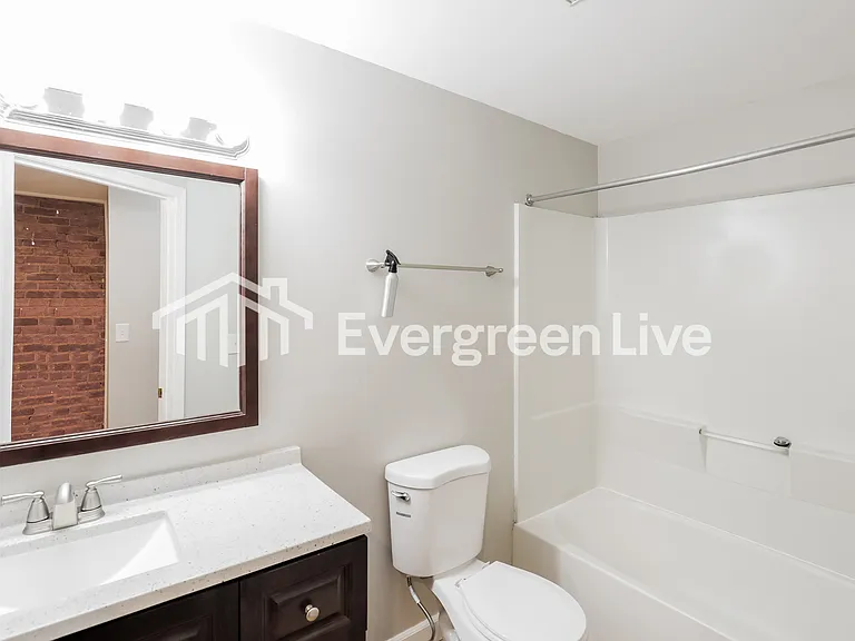 512 S Port St — Photo 3