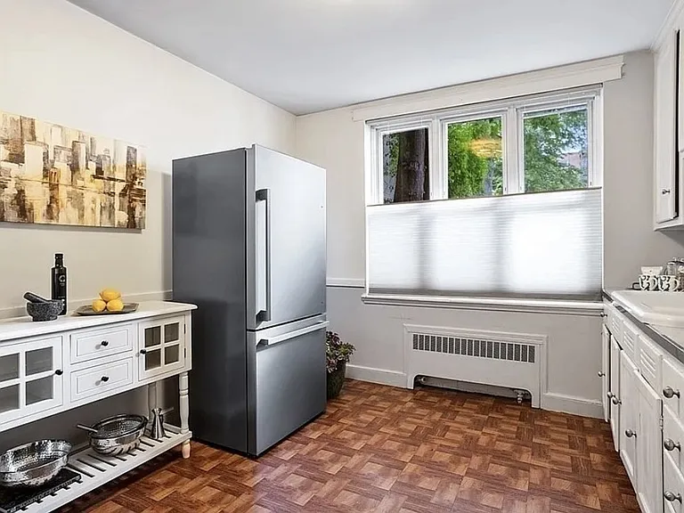 60 Sutherland Rd #1 — Photo 11