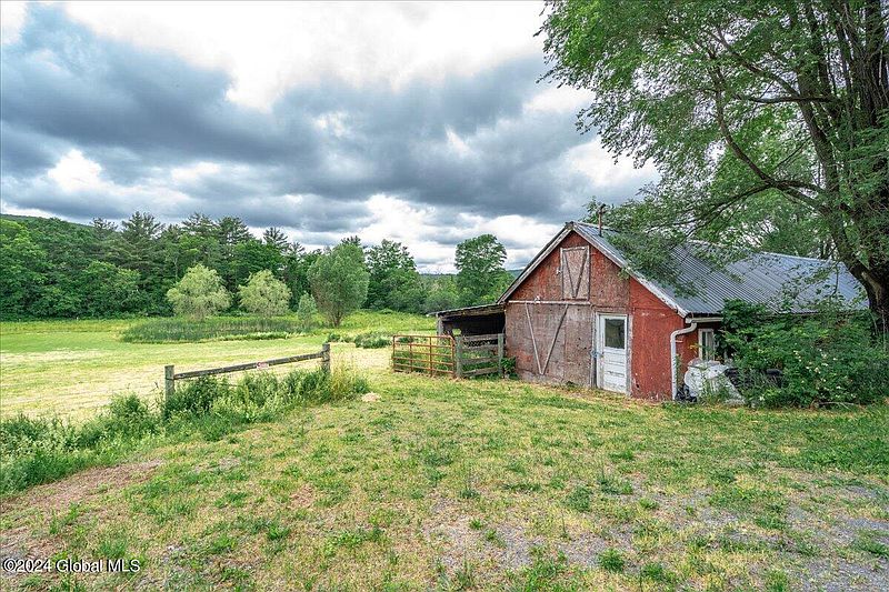 5th image of 863 Blodgett Hill Road