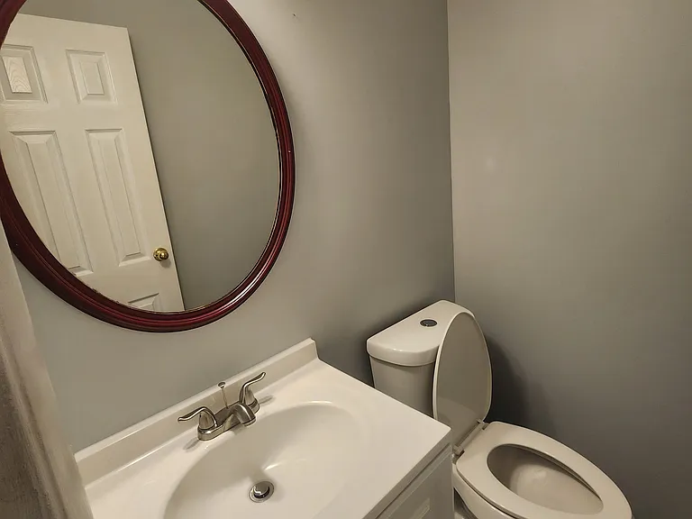 Single toilet