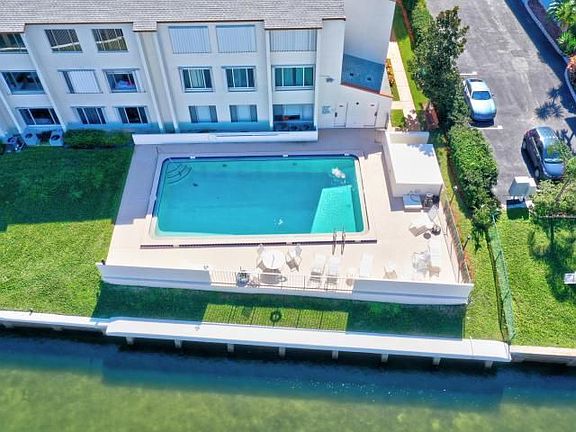 5th image of 125 Shore Ct APT 302A